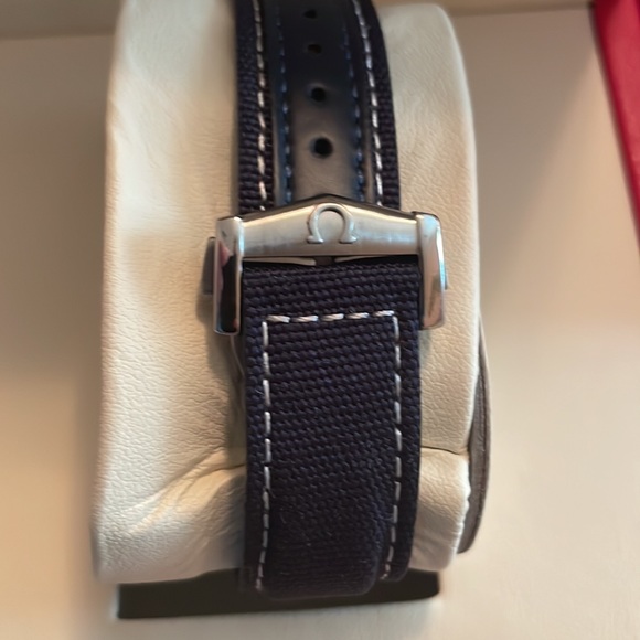 Omega Speedmaster 50th Moon Watch Apollo Snoopy replica. Box and bag. - Picture 3 of 3